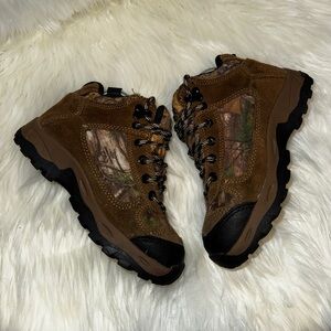 Magellan Boys Run n Gun II Realtree Xtra Camo Waterproof Outdoor Boot - Size 2D